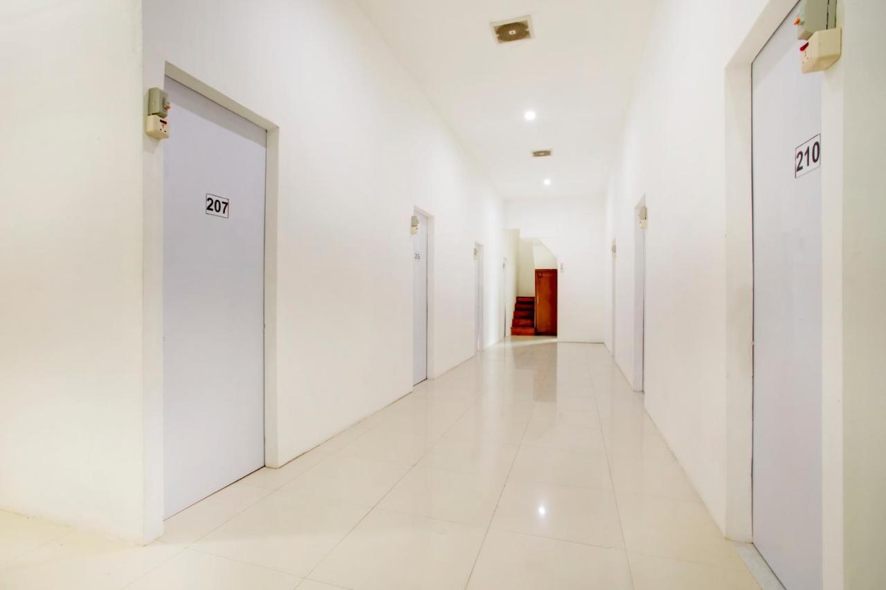 فندق Vaccinated Staff - Spot On 3928 Terrace House Syariah Pondoktjing Dua المظهر الخارجي الصورة
