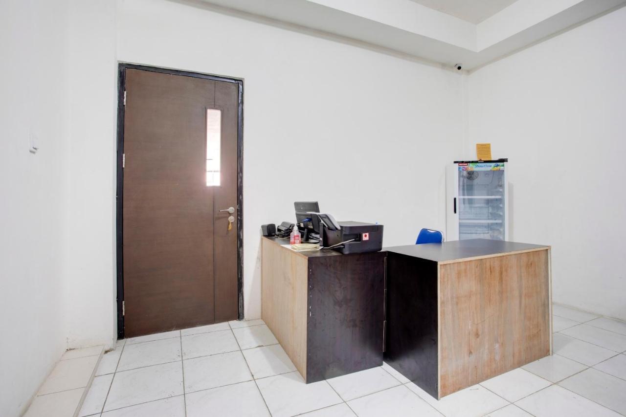 فندق Vaccinated Staff - Spot On 3928 Terrace House Syariah Pondoktjing Dua المظهر الخارجي الصورة