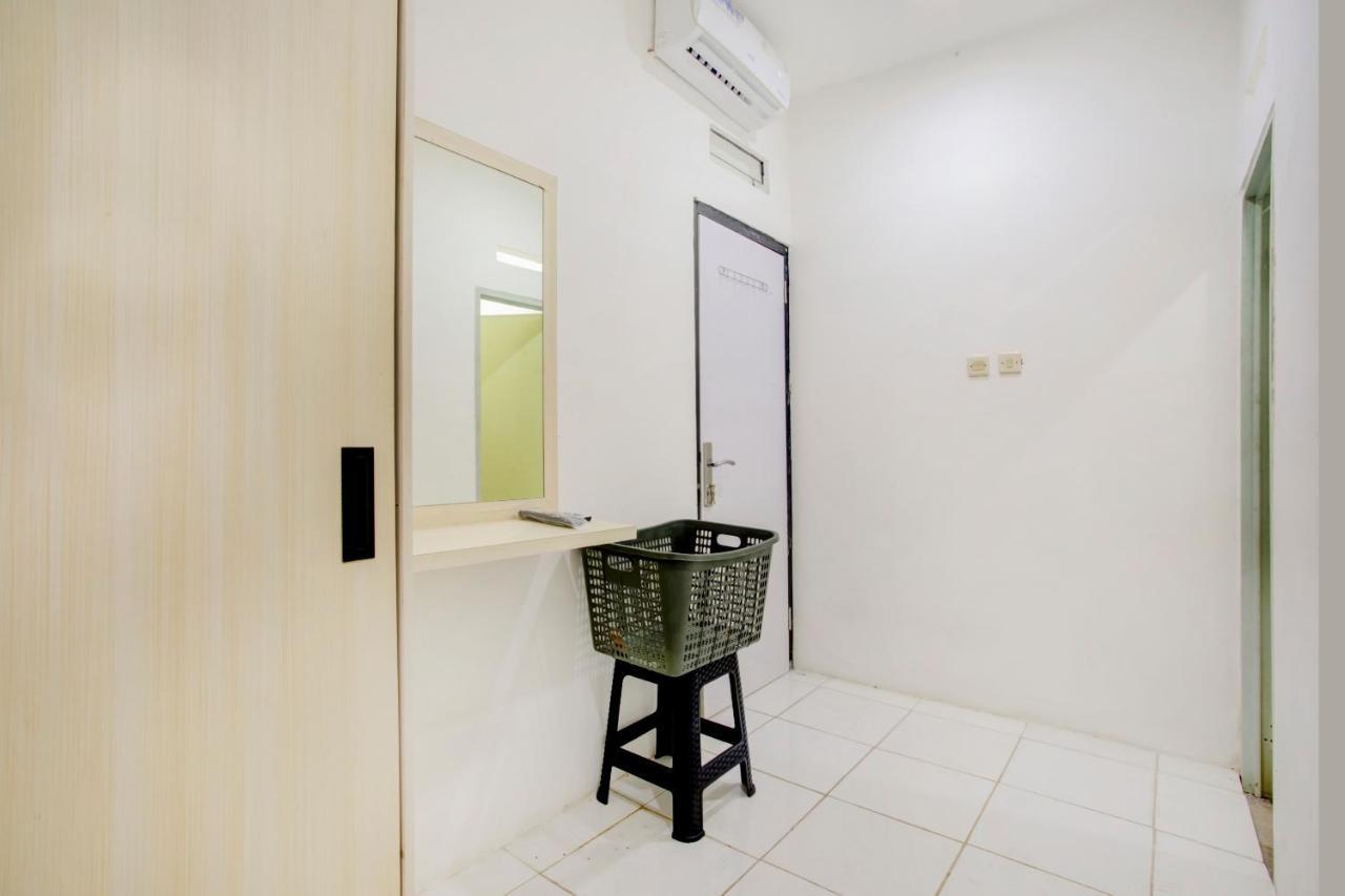 فندق Vaccinated Staff - Spot On 3928 Terrace House Syariah Pondoktjing Dua المظهر الخارجي الصورة