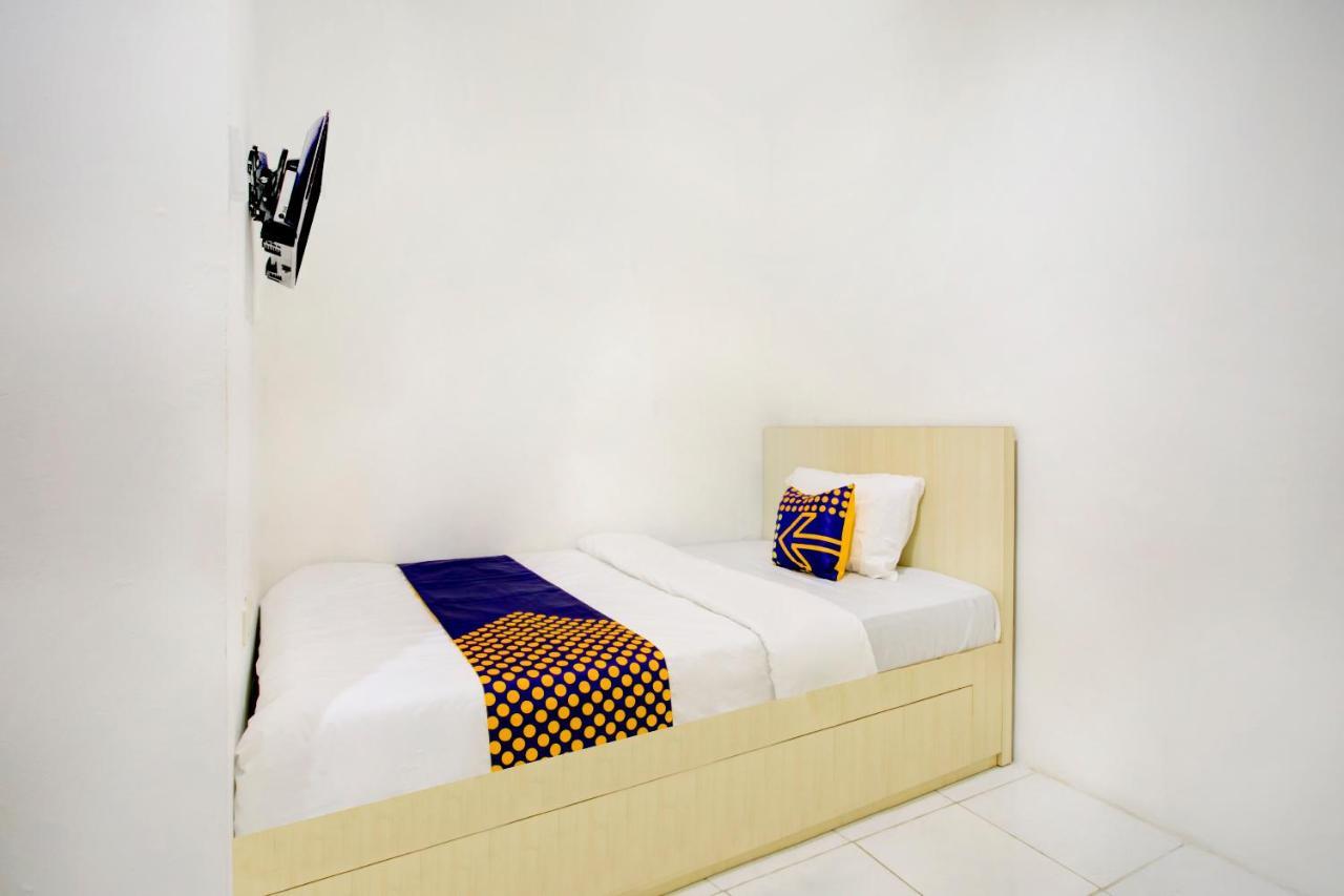 فندق Vaccinated Staff - Spot On 3928 Terrace House Syariah Pondoktjing Dua المظهر الخارجي الصورة