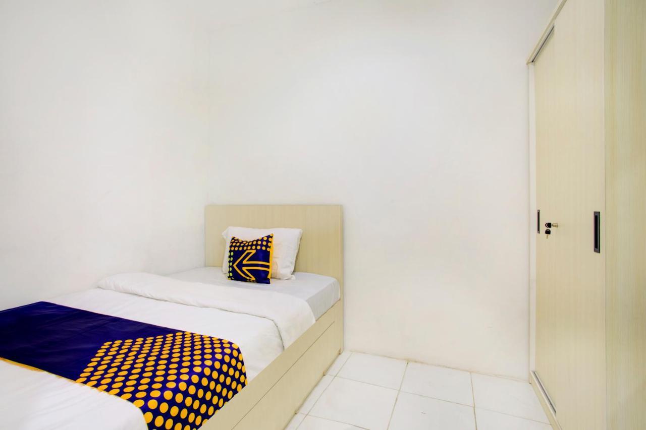فندق Vaccinated Staff - Spot On 3928 Terrace House Syariah Pondoktjing Dua المظهر الخارجي الصورة